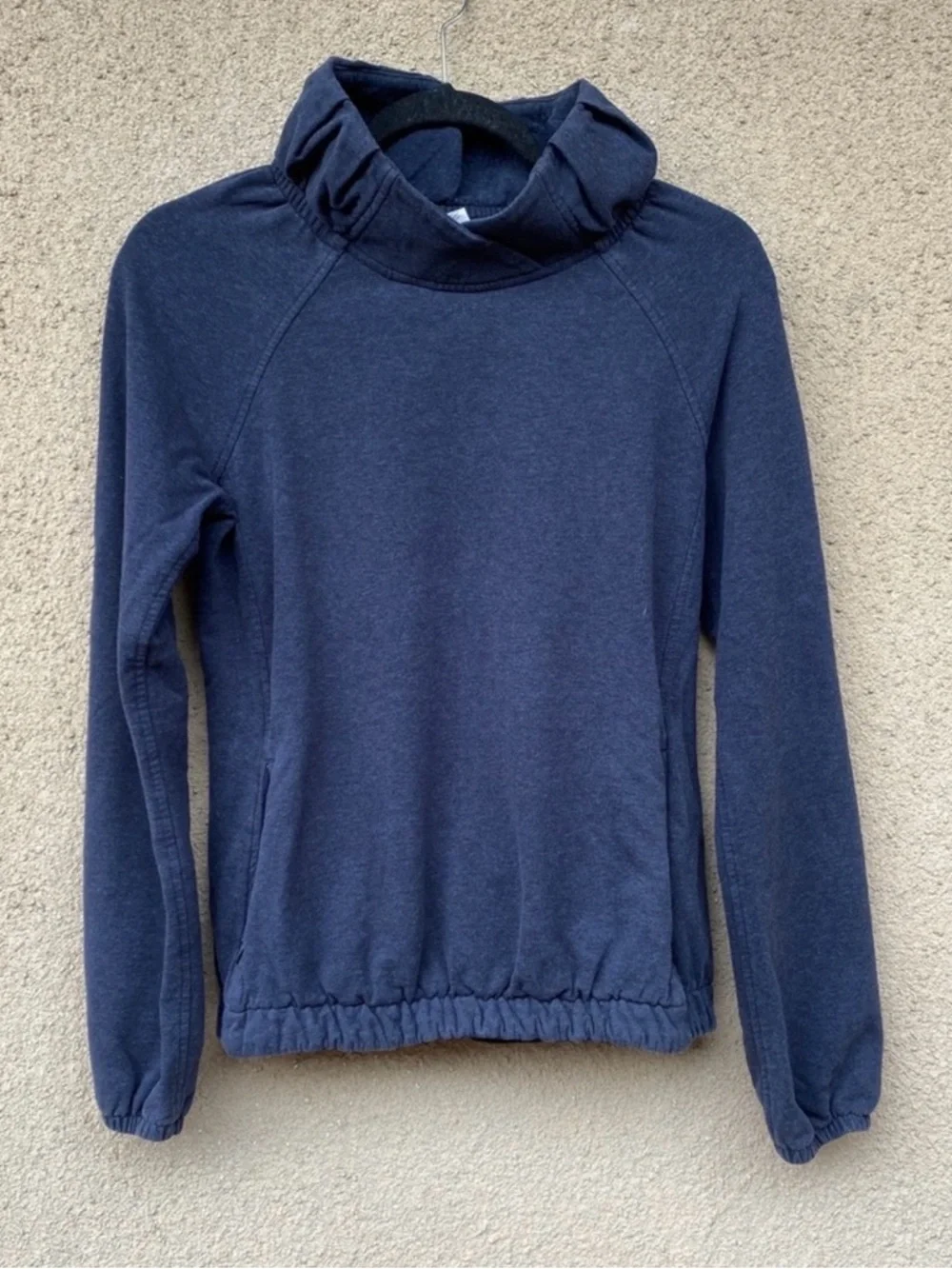 Lululemon sweatshirt size 4